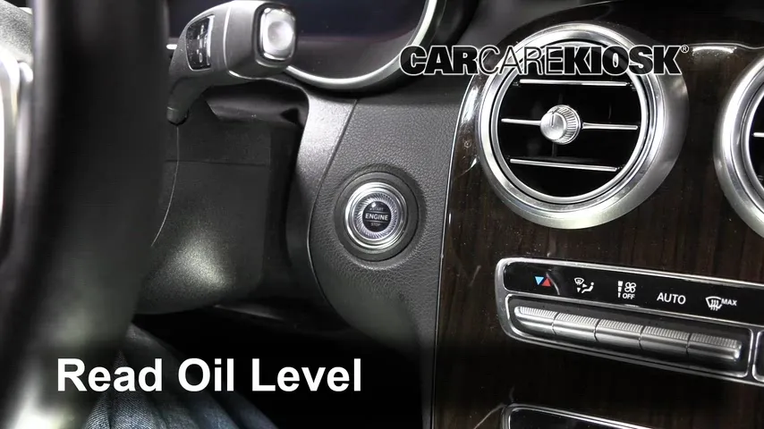 2020 Mercedes-Benz C300 4Matic 2.0L 4 Cyl. Turbo Huile Vérifier le niveau de l'huile